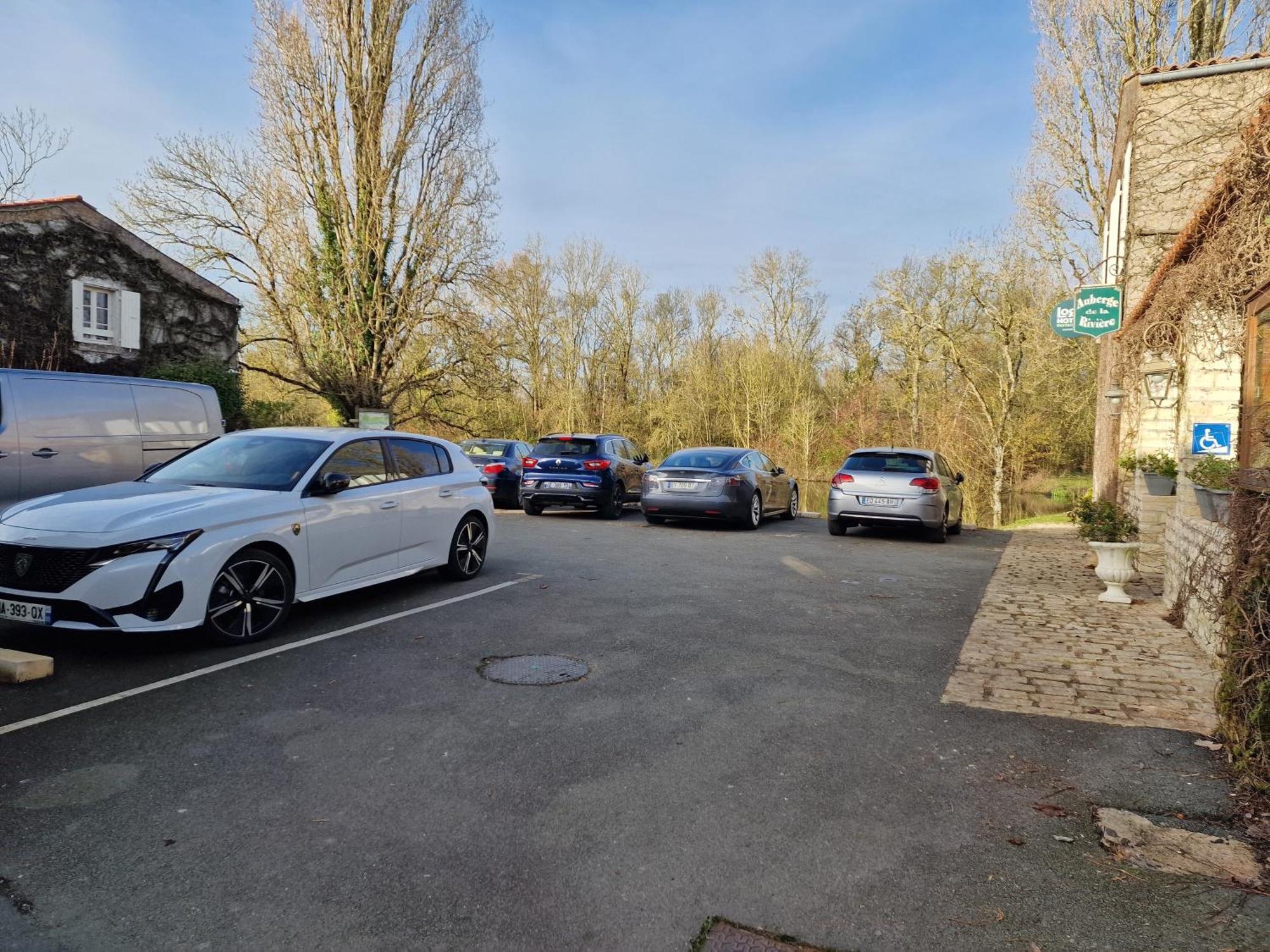 Logis Auberge De La Riviere Les Velluire-sur-Vendee Luaran gambar